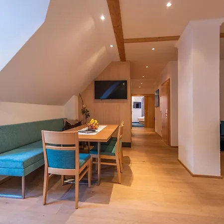 Garni Martina 住宿加早餐酒店 伊施格尔